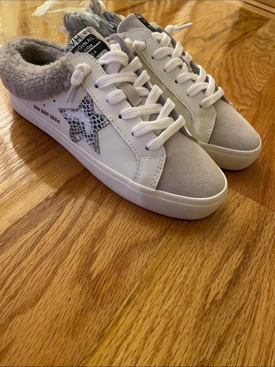 Vintage Havana Shoes - Vintage Havana “Hearty” White & Gray Star Accent with Faux Shearling Collar